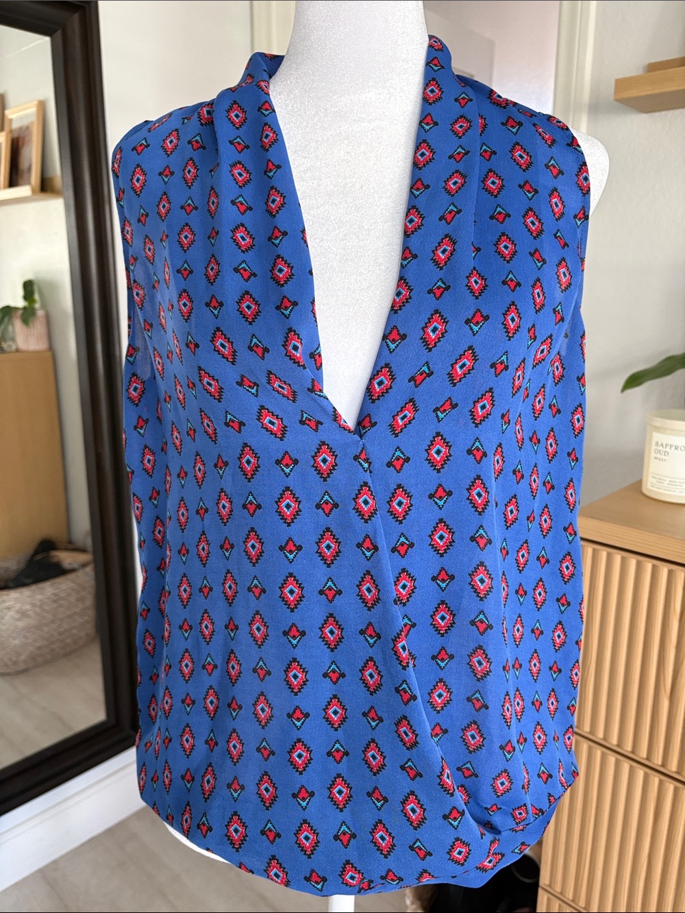 Zara Sleeveless Blue Geometric V-Neck Blouse